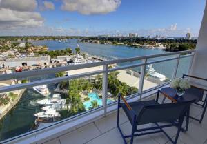 King Bed High Floor Water View Balcony room in Hilton Fort Lauderdale Marina