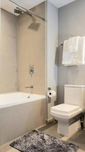 Amazing Studio Located in Upscale-Prime Location. Walking Distance to Restaurant