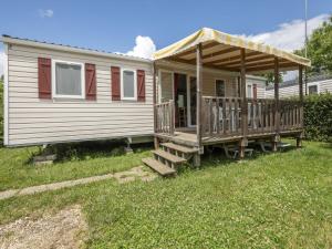 Cheerful holiday home in Centre-Val de Loire with pool