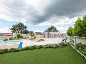 Maisons de vacances Cheerful holiday home in Centre-Val de Loire with pool : photos des chambres