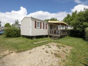 Maisons de vacances Cheerful holiday home in Centre-Val de Loire with pool : photos des chambres