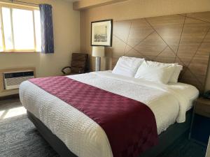 King Room room in Americas Best Value Inn Lynnwood