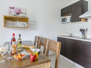 Appartements Nice apartment with a dishwasher near a recreational lake : photos des chambres
