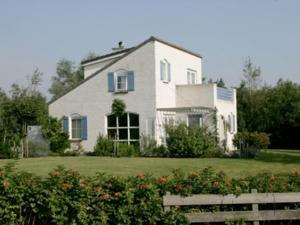 Chalet in Texel by Dunes and Water