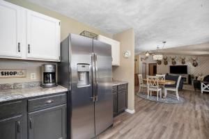 Lakeside Getaway with Hot Tub