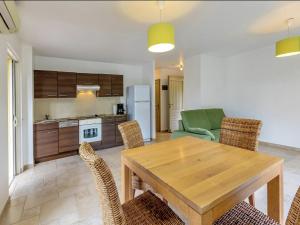 Gorgeous Apartment in Montauroux with Pool