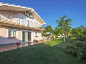 Holiday Home Gri ane with Pool near Beach