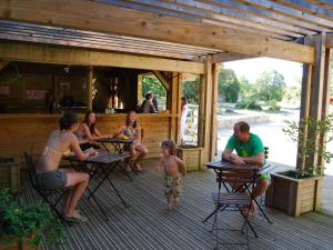 Maisons de vacances Cozy house with covered terrace : photos des chambres