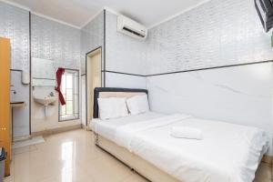 Alfa Guesthouse Serpong Mitra RedDoorz