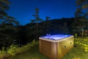 StayVista at Pine Estate with Outdoor Jacuzzi - Chhota Simla