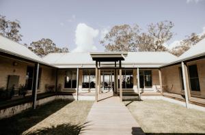 Huge house Your Hunter Valley Wine Staycation !