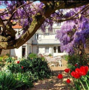 Hotels Hotel De La Ferte : photos des chambres