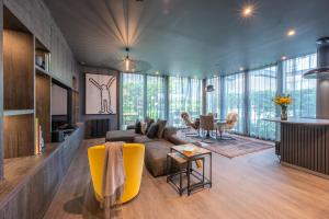 Luxurious Penthouse, Expansive Wrap-Around Terrace