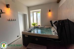 B&B / Chambres d'hotes LA GOUTTE D'OR : Grande Chambre Double 