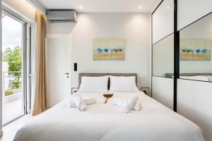 Black & White Marina Studio, Kalamata Getaway (B1)