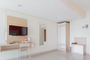 RedLiving Apartemen Grand Kamala Lagoon - Rooms 911 Tower Barclay South with Netflix