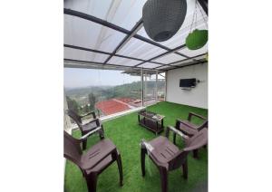 Photo of Le Jardin Glass