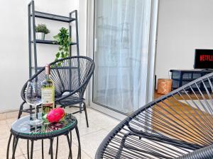 1BR Seafront Apt with community pool