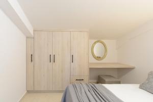 Zissis Suites Downtown Apartment