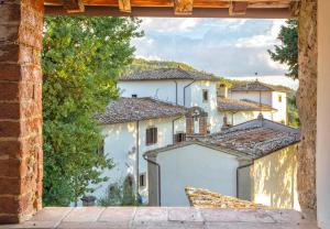 ISA-Farmhouse with swimming-pool in Chianti-area in the middle of Tuscan nature