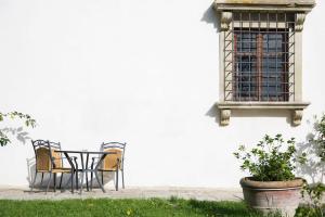 ISA-Farmhouse with swimming-pool in Chianti-area in the middle of Tuscan nature