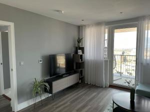 Stunning one-bedroom apartment- Next to tube station- Sleeps 3
