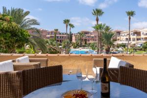 Tropical Paradise in Harbour Paphos, Central & Close to Beach