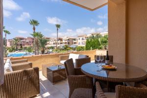 Tropical Paradise in Harbour Paphos, Central & Close to Beach