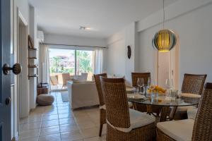 Tropical Paradise in Harbour Paphos, Central & Close to Beach