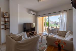 Tropical Paradise in Harbour Paphos, Central & Close to Beach