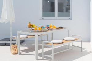 Casa Lolalo - Modern Villa with pool, 15min walk to Marina Rubicón