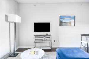 CozySuites Music Row Charming 1BR free parking 49