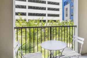 Doral 1 BR w Pool Gym MIA-15