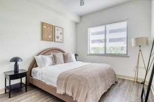 Doral 1 BR w Pool Gym MIA-15