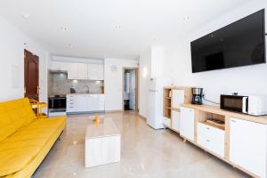 Las FLORITAS 23 Terrace and Swimming Pool