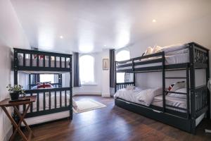 Quaint and Spacious Piccadilly Sleep 6 VRD