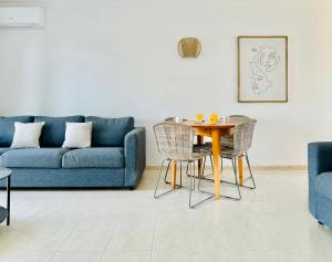 Canaryislandshost l Frontline