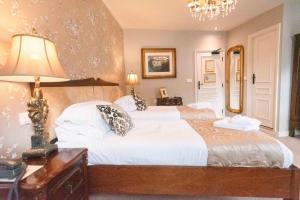 Hotels Logis Hotel De France : photos des chambres
