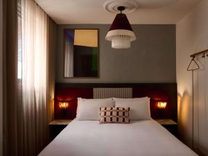 Hotel Morris Sydney, Handwritten Collection