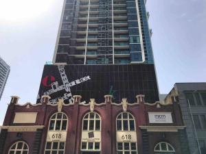 Stylish CBD Near Southern Cross with BalconyPOOLGYM