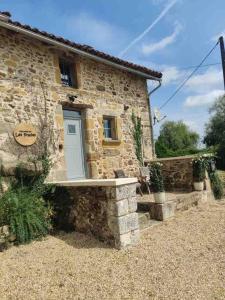 Maisons de vacances Les Prades @ Saint Martin de Fressengeas France : photos des chambres