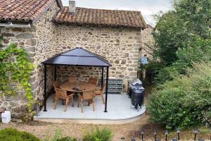 Maisons de vacances Les Prades @ Saint Martin de Fressengeas France : photos des chambres