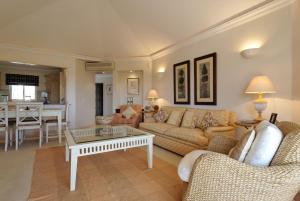 Tulio 2 Bedroom Luxury Apartment located in Encosta Do Lago