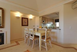Tulio 2 Bedroom Luxury Apartment located in Encosta Do Lago