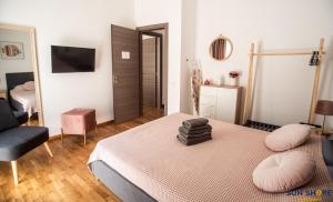 Explore Greece from Comfortable City Centre Apartment