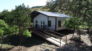 Nueces River Cabins-Elm Cabin