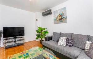 3 Bedroom Cozy Home In Veprinac 