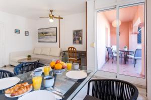 BOLICHES CENTER APARTMENT next to the BEACH, PARKING, POOL & TERRACE