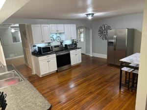 6 BR Home near Football Stadium!