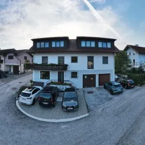 Gästehaus & Vinothek Strasser - Michaelbeuern